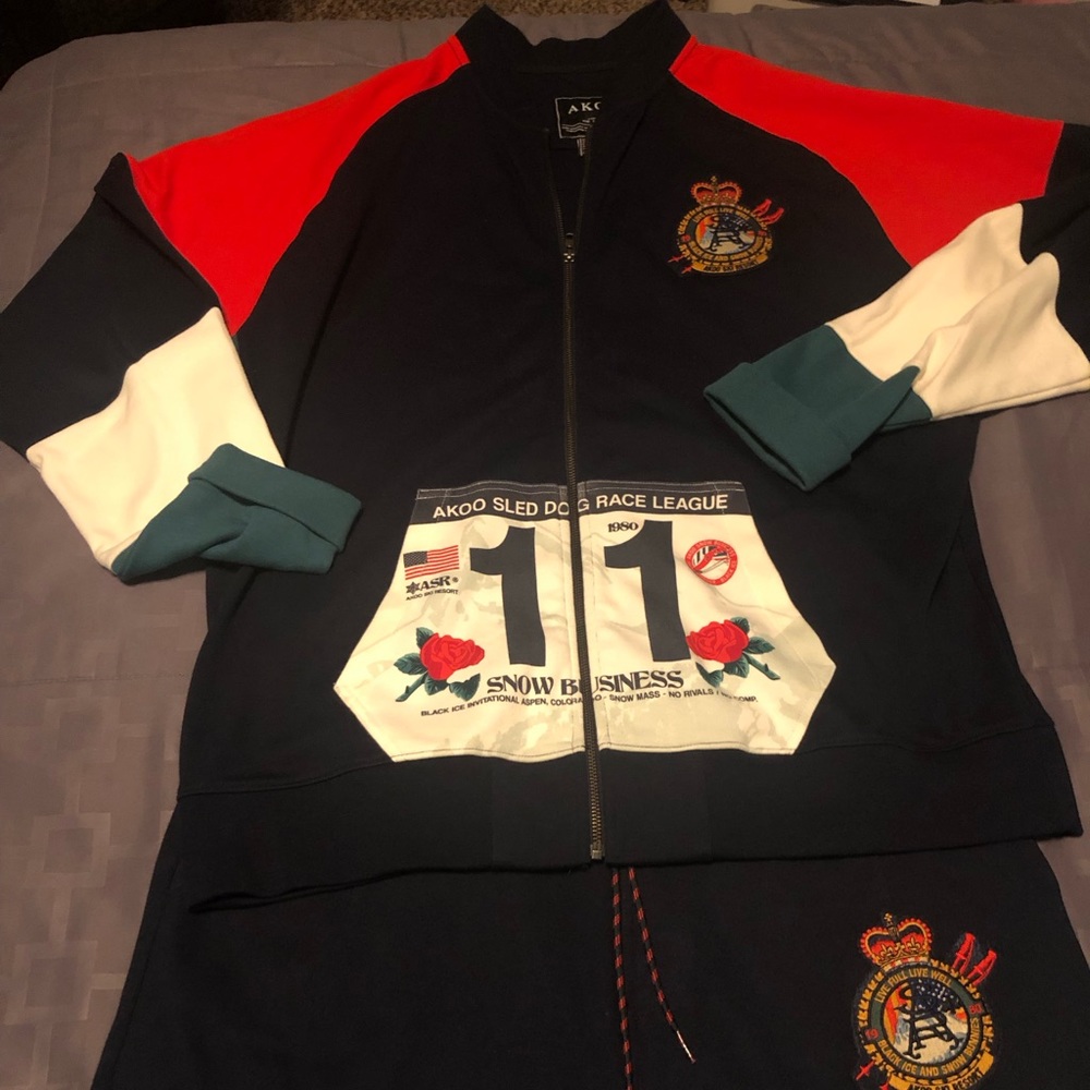 AKOO multicolored sweatsuit. ⚫️🔴🟢⚪️